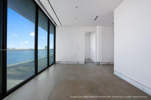 House in North Miami, Florida 7 bedrooms, 803.79 sq.m. № 1691896 - photo 10