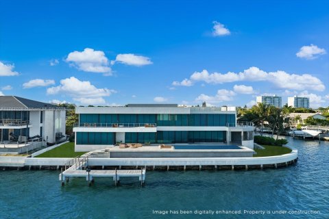 House in North Miami, Florida 7 bedrooms, 803.79 sq.m. № 1691896 - photo 1
