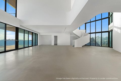 House in North Miami, Florida 7 bedrooms, 803.79 sq.m. № 1691896 - photo 3