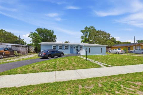 Casa en venta en Miami Gardens, Florida, 3 dormitorios, 124.49 m2 № 2062841 - foto 4