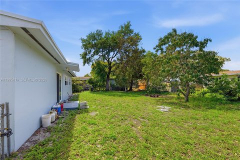 Casa en venta en Miami Gardens, Florida, 3 dormitorios, 124.49 m2 № 2062841 - foto 24