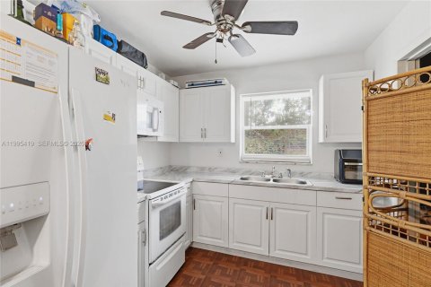 Casa en venta en Miami Gardens, Florida, 3 dormitorios, 124.49 m2 № 2062841 - foto 13