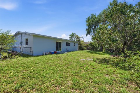 Casa en venta en Miami Gardens, Florida, 3 dormitorios, 124.49 m2 № 2062841 - foto 23