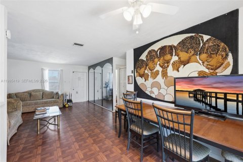 Casa en venta en Miami Gardens, Florida, 3 dormitorios, 124.49 m2 № 2062841 - foto 11