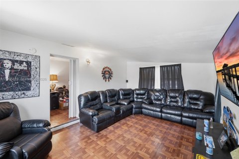 Casa en venta en Miami Gardens, Florida, 3 dormitorios, 124.49 m2 № 2062841 - foto 16