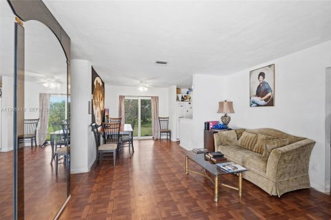 Casa en venta en Miami Gardens, Florida, 3 dormitorios, 124.49 m2 № 2062841 - foto 5