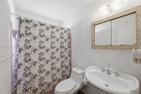 Casa en venta en Miami Gardens, Florida, 3 dormitorios, 124.49 m2 № 2062841 - foto 22