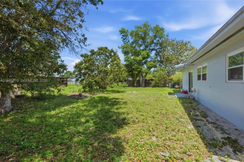 Casa en venta en Miami Gardens, Florida, 3 dormitorios, 124.49 m2 № 2062841 - foto 25