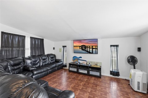 Casa en venta en Miami Gardens, Florida, 3 dormitorios, 124.49 m2 № 2062841 - foto 15