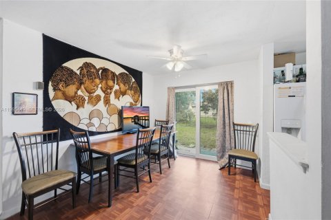 Casa en venta en Miami Gardens, Florida, 3 dormitorios, 124.49 m2 № 2062841 - foto 10