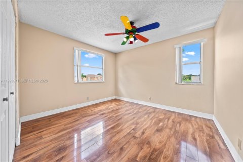 House in Miramar, Florida 3 bedrooms, 167.04 sq.m. № 2055226 - photo 24