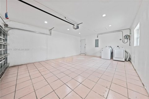 House in Miramar, Florida 3 bedrooms, 167.04 sq.m. № 2055226 - photo 25