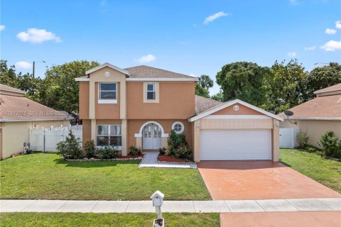 House in Miramar, Florida 3 bedrooms, 167.04 sq.m. № 2055226 - photo 3