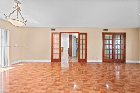 House in Miramar, Florida 3 bedrooms, 167.04 sq.m. № 2055226 - photo 6