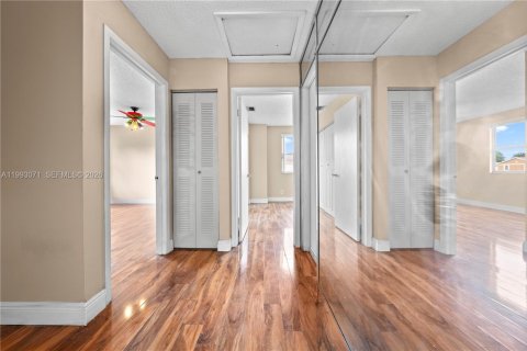 House in Miramar, Florida 3 bedrooms, 167.04 sq.m. № 2055226 - photo 21