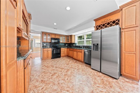 House in Miramar, Florida 3 bedrooms, 167.04 sq.m. № 2055226 - photo 7