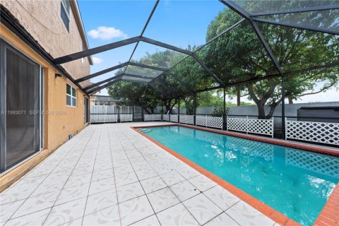 House in Miramar, Florida 3 bedrooms, 167.04 sq.m. № 2055226 - photo 13