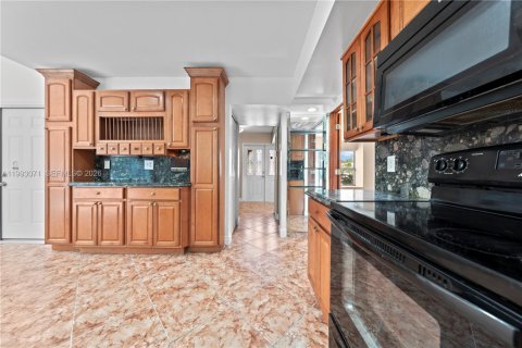 House in Miramar, Florida 3 bedrooms, 167.04 sq.m. № 2055226 - photo 8