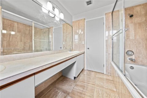 House in Miramar, Florida 3 bedrooms, 167.04 sq.m. № 2055226 - photo 18