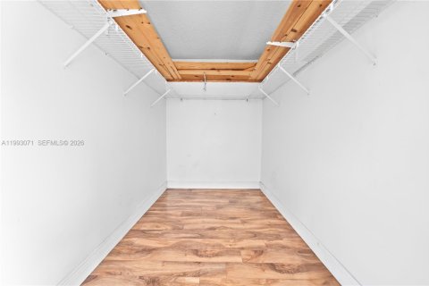 House in Miramar, Florida 3 bedrooms, 167.04 sq.m. № 2055226 - photo 20