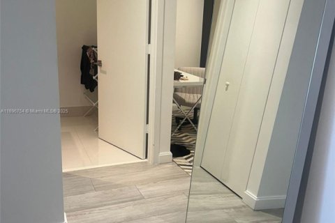 Condominio en venta en Miami, Florida, 1 dormitorio, 72.09 m2 № 1703219 - foto 5