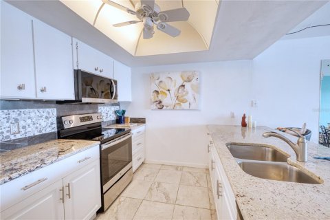 Condo in Punta Gorda, Florida, 3 bedrooms  № 1905789 - photo 13