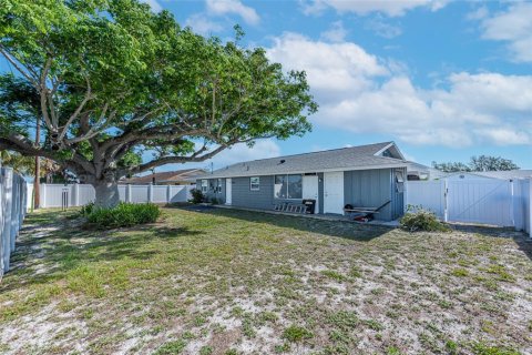 House in Sun City Center, Florida 2 bedrooms, 124.86 sq.m. № 1686457 - photo 19