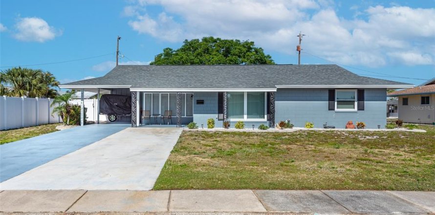House in Sun City Center, Florida 2 bedrooms, 124.86 sq.m. № 1686457