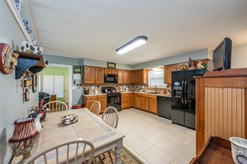 House in Sun City Center, Florida 2 bedrooms, 124.86 sq.m. № 1686457 - photo 5