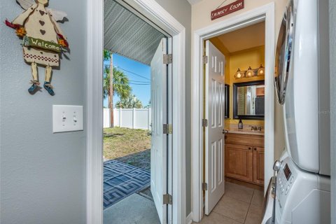 House in Sun City Center, Florida 2 bedrooms, 124.86 sq.m. № 1686457 - photo 17