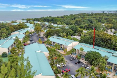 House in Islamorada, Village of Islands, Florida 3 bedrooms, 125.88 sq.m. № 1936307 - photo 5