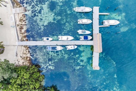 House in Islamorada, Village of Islands, Florida 3 bedrooms, 125.88 sq.m. № 1936307 - photo 2