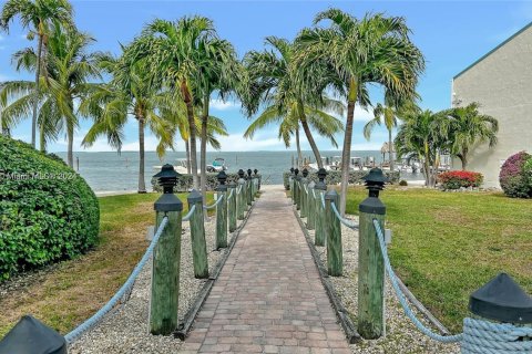 House in Islamorada, Village of Islands, Florida 3 bedrooms, 125.88 sq.m. № 1936307 - photo 11