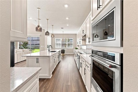 House in Winter Garden, Florida 5 bedrooms, 408.4 sq.m. № 2353198 - photo 17