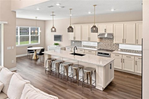 House in Winter Garden, Florida 5 bedrooms, 408.4 sq.m. № 2353198 - photo 18
