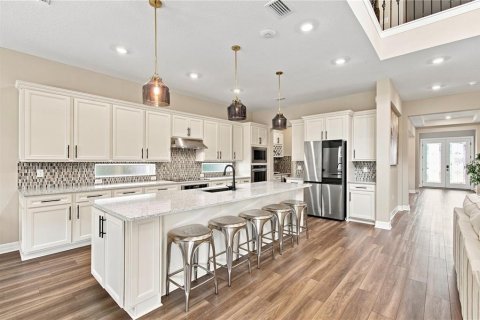 House in Winter Garden, Florida 5 bedrooms, 408.4 sq.m. № 2353198 - photo 20