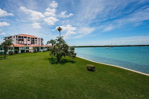 Villa ou maison à louer à Saint Petersburg, Floride: 2 chambres, 87.79 m2 № 2166524 - photo 19