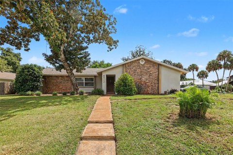 House in Titusville, Florida 3 bedrooms, 151.06 sq.m. № 2349456