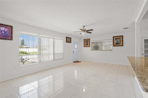 House in Sarasota, Florida 3 bedrooms, 137.77 sq.m. № 1767712 - photo 5
