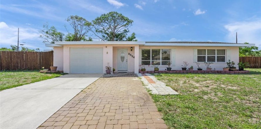 House in Sarasota, Florida 3 bedrooms, 137.77 sq.m. № 1767712
