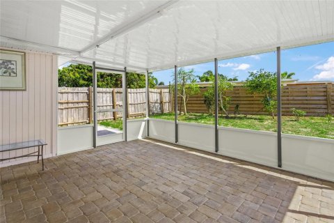 House in Sarasota, Florida 3 bedrooms, 137.77 sq.m. № 1767712 - photo 24