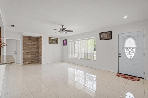 House in Sarasota, Florida 3 bedrooms, 137.77 sq.m. № 1767712 - photo 2