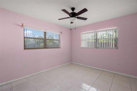 House in Sarasota, Florida 3 bedrooms, 137.77 sq.m. № 1767712 - photo 18