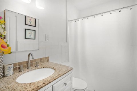 House in Sarasota, Florida 3 bedrooms, 137.77 sq.m. № 1767712 - photo 19
