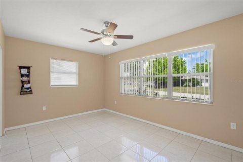 House in Sarasota, Florida 3 bedrooms, 137.77 sq.m. № 1767712 - photo 14