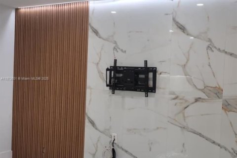 Снять в аренду виллу или дом в Корал-Спрингс, Флорида 3 спальни, 232.72м2, № 1928739 - фото 2