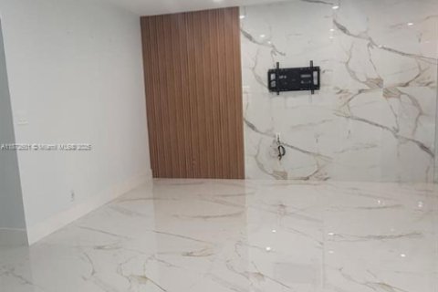 Снять в аренду виллу или дом в Корал-Спрингс, Флорида 3 спальни, 232.72м2, № 1928739 - фото 3