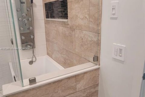 Casa en alquiler en Coral Springs, Florida, 3 dormitorios, 232.72 m2 № 1928739 - foto 4