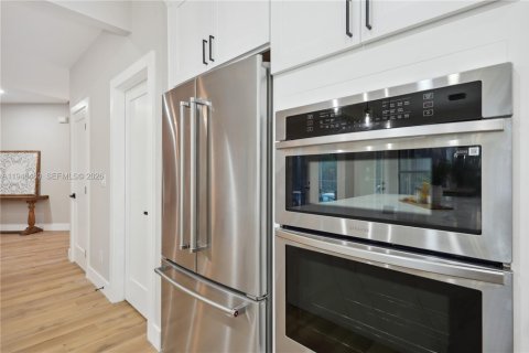 House in Vero Beach, Florida 3 bedrooms, 179.86 sq.m. № 2002785 - photo 24