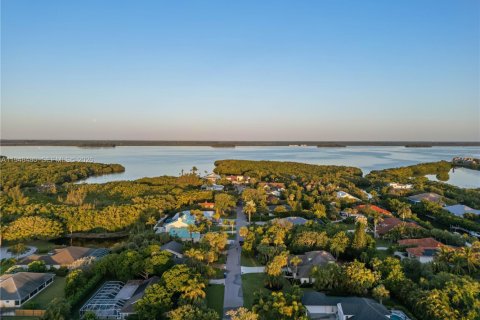 House in Vero Beach, Florida 3 bedrooms, 179.86 sq.m. № 2002785 - photo 11